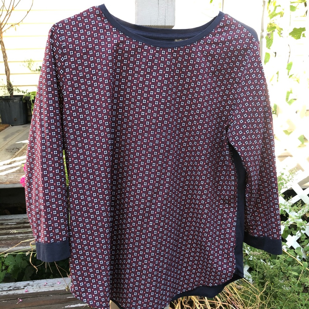 Comfy and dressy Vanhuesen top
